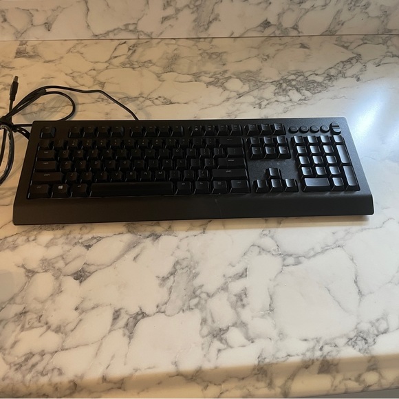 Razer Cynosa V2 Gaming Keyboard - Picture 2 of 16